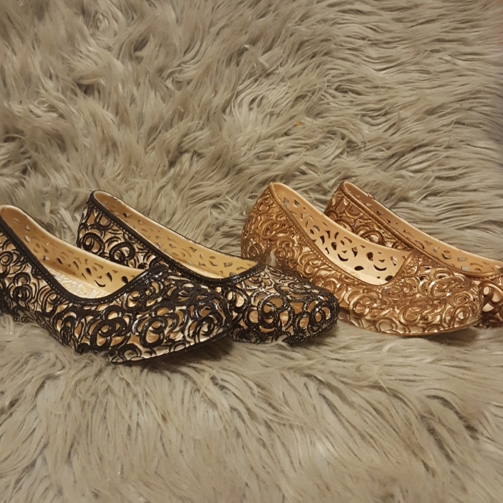 2 wedges heels